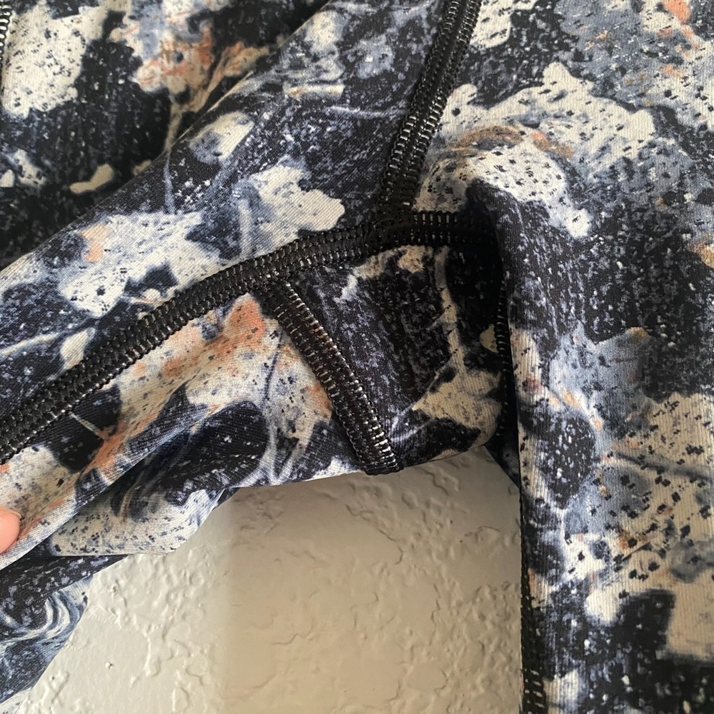Lululemon Wunder under Polka Dot Crop Pants Size 2 - Picture 9 of 9
